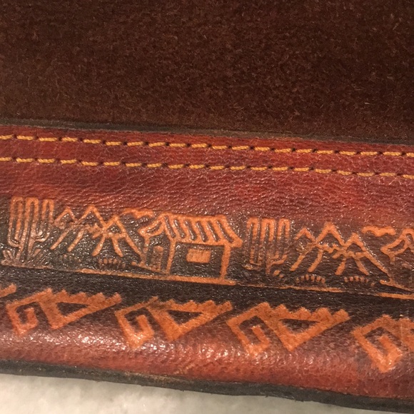 Vintage Bohemian Leather Suede Crossbody Purse Flower Tooled Detail Primitive - Picture 4 of 12